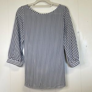 Women’s XS Apt 9 white black striped 3/4 sleeve career top keyhole tie back
